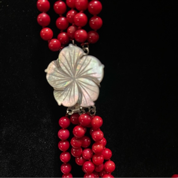 Red Corral Multi Strand Neclace with a mother of pearl flower design - Picture 3 of 4